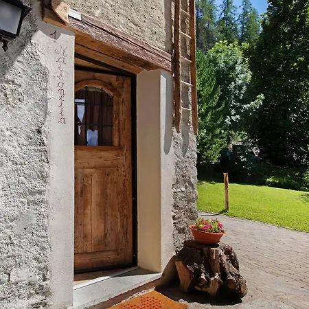Maison Peroulaz Nyaraló