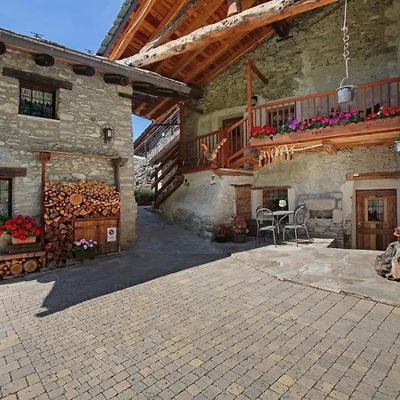 Maison Peroulaz Tatil Evi *